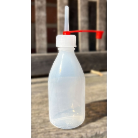 100 ml Flasche mit  Dosierspitze